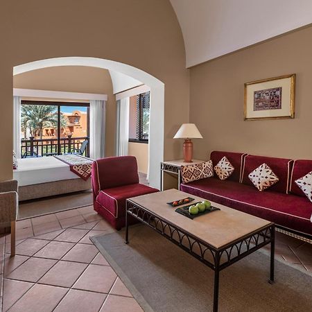 Jaz Makadi Saraya Resort Gurdaka Kültér fotó A living room at the Fairmont Scottsdale Resort