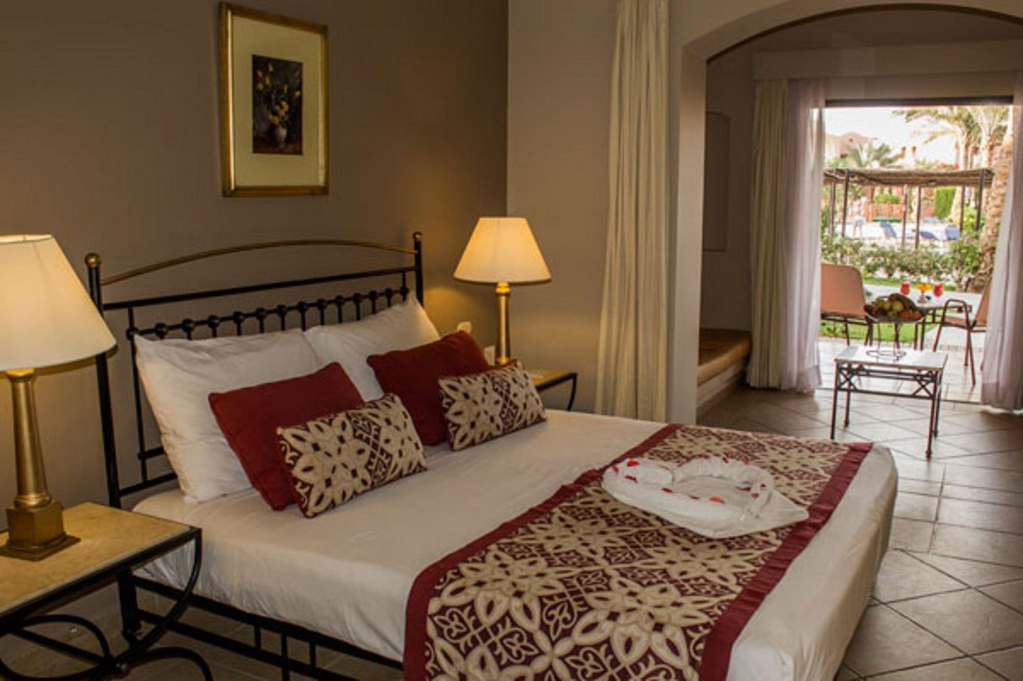 Jaz Makadi Saraya Resort Gurdaka Kültér fotó A bedroom at the hotel