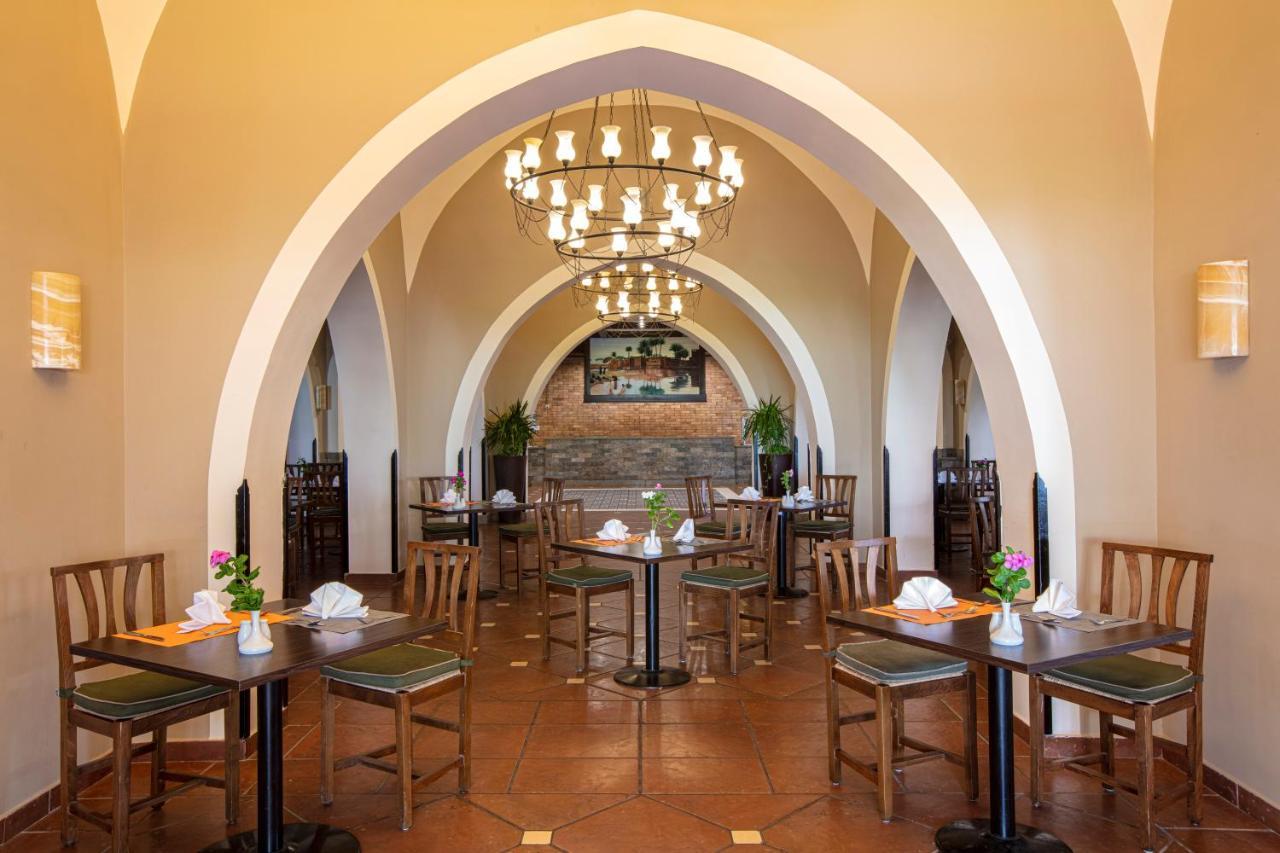 Jaz Makadi Saraya Resort Gurdaka Kültér fotó The restaurant