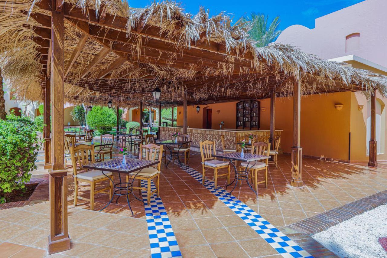 Jaz Makadi Saraya Resort Gurdaka Kültér fotó Restaurant at the hotel