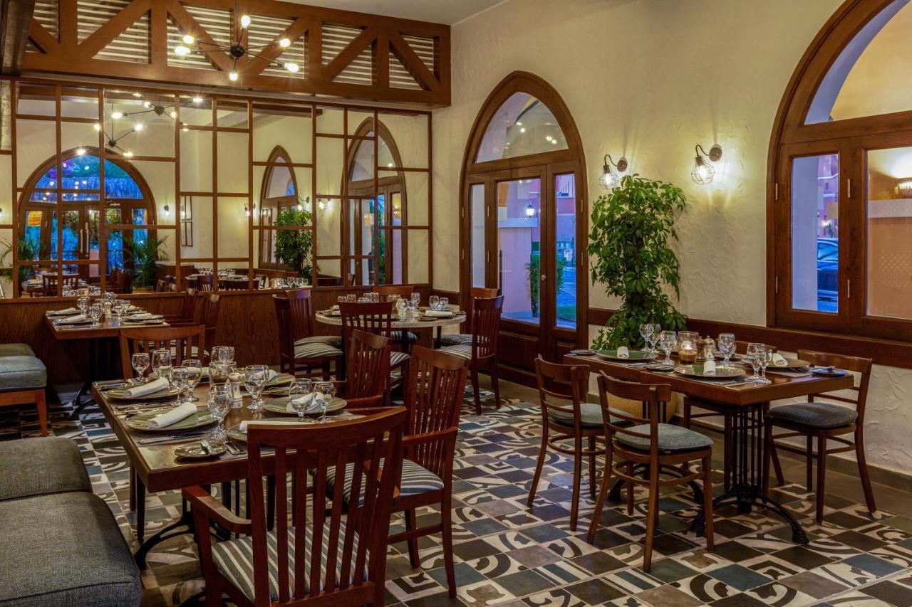 Jaz Makadi Saraya Resort Gurdaka Kültér fotó Restaurant interior