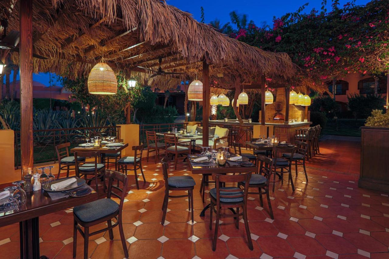 Jaz Makadi Saraya Resort Gurdaka Kültér fotó Restaurant at the resort