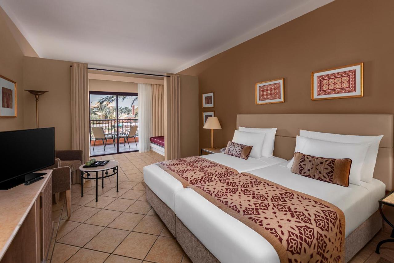 Jaz Makadi Saraya Resort Gurdaka Kültér fotó A room at the hotel