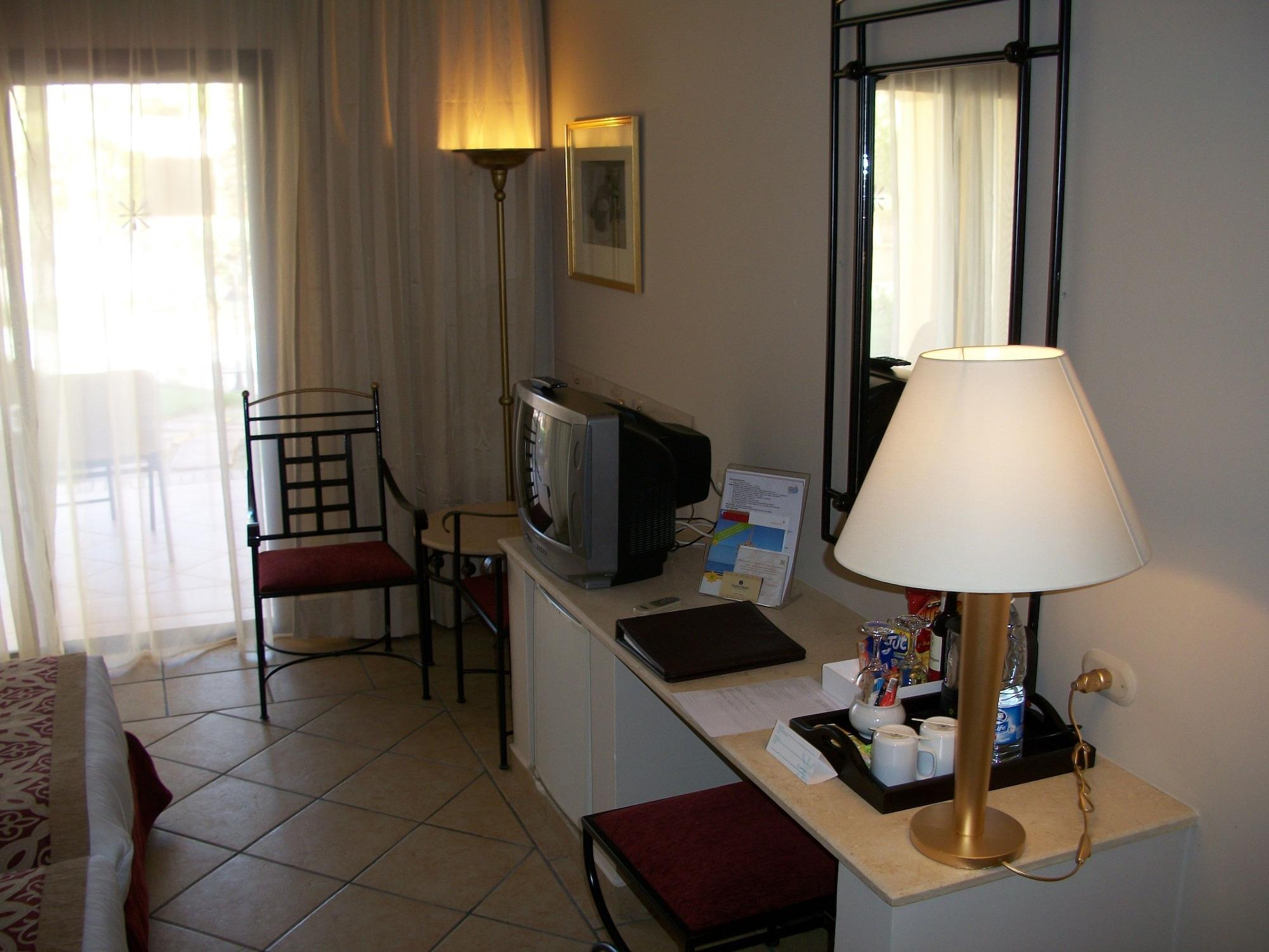 Jaz Makadi Saraya Resort Gurdaka Kültér fotó A room at the hotel