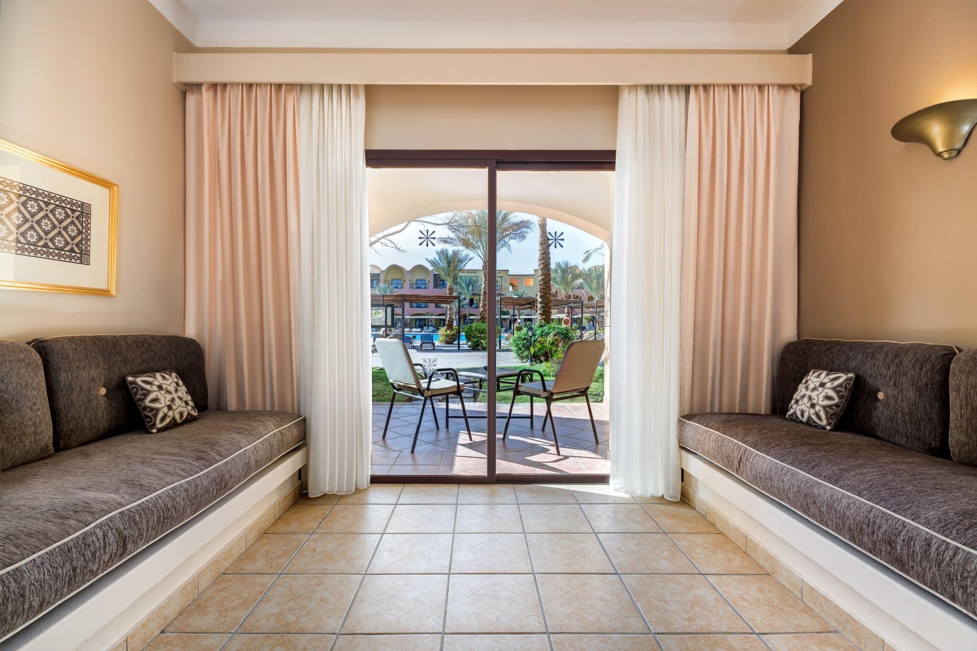 Jaz Makadi Saraya Resort Gurdaka Kültér fotó A room at the Hilton Sharm El Sheikh Resort