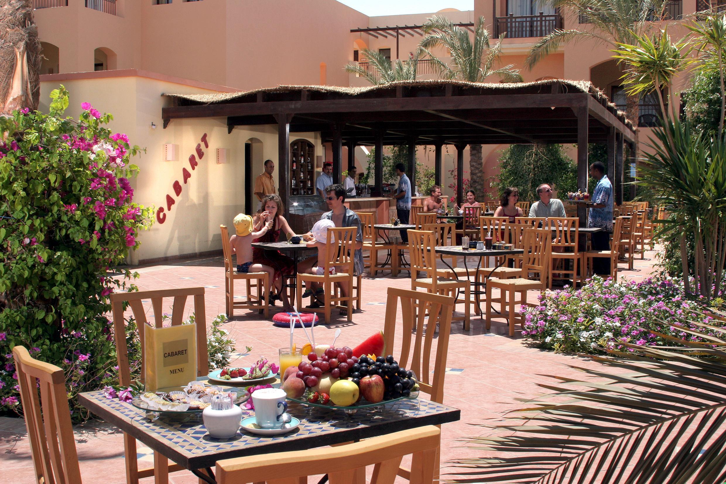 Jaz Makadi Saraya Resort Gurdaka Kültér fotó A restaurant in a hotel