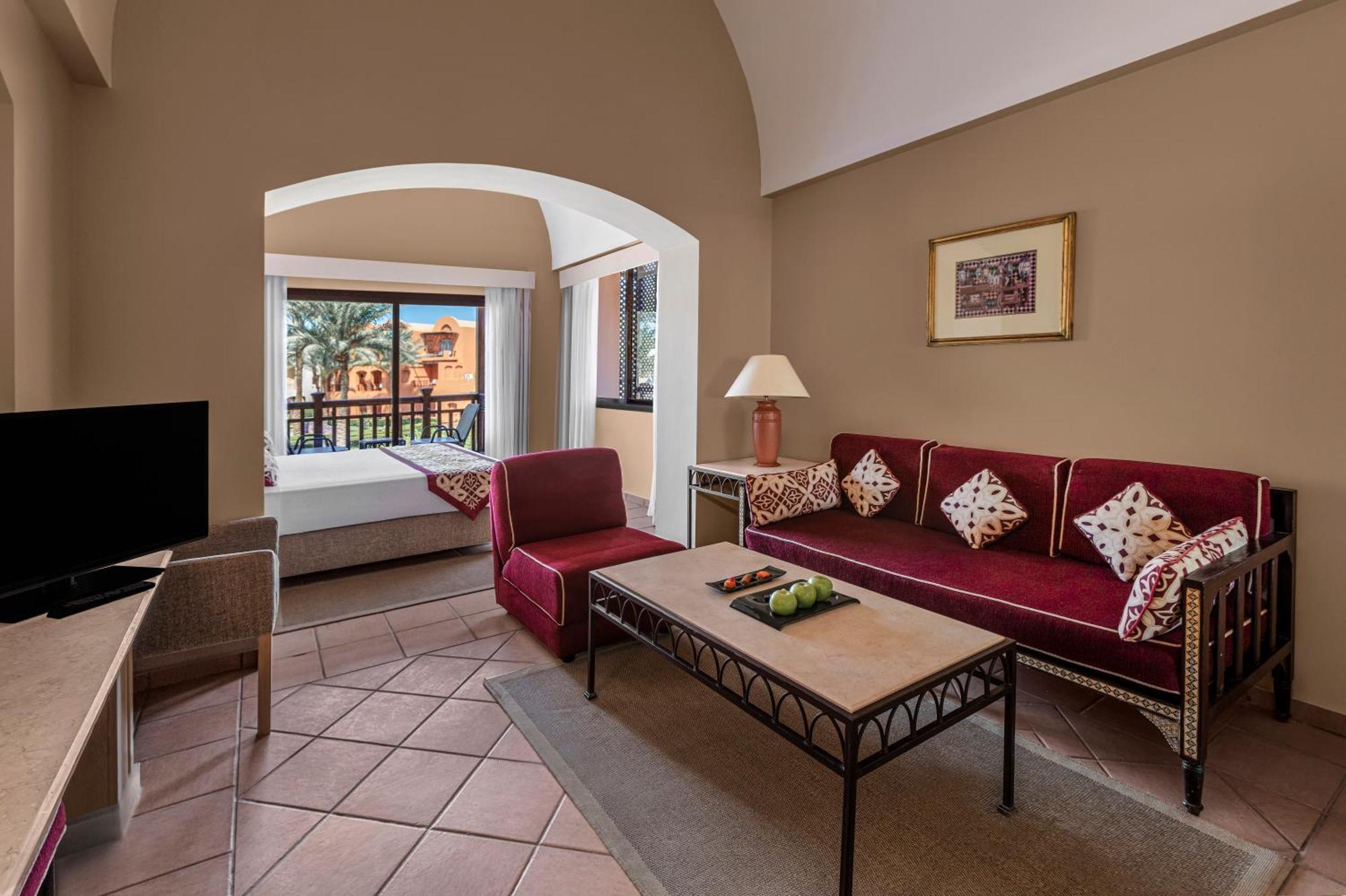 Jaz Makadi Saraya Resort Gurdaka Kültér fotó A living room at the Fairmont Scottsdale Resort